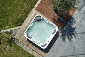 spa jacuzzi exterieur semi encastre vue dessus piscine week end r92uqh1lwl3ybzt7ky5al5bpnda65hirc06evnfqks 1